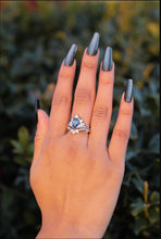 Load image into Gallery viewer, Luminous