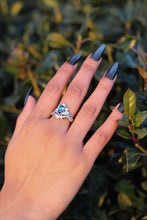 Load image into Gallery viewer, Luminous