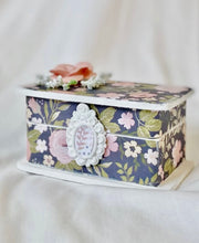 Load image into Gallery viewer, Secret Garden Handcrafted Ring Box