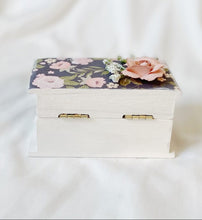 Load image into Gallery viewer, Secret Garden Handcrafted Ring Box